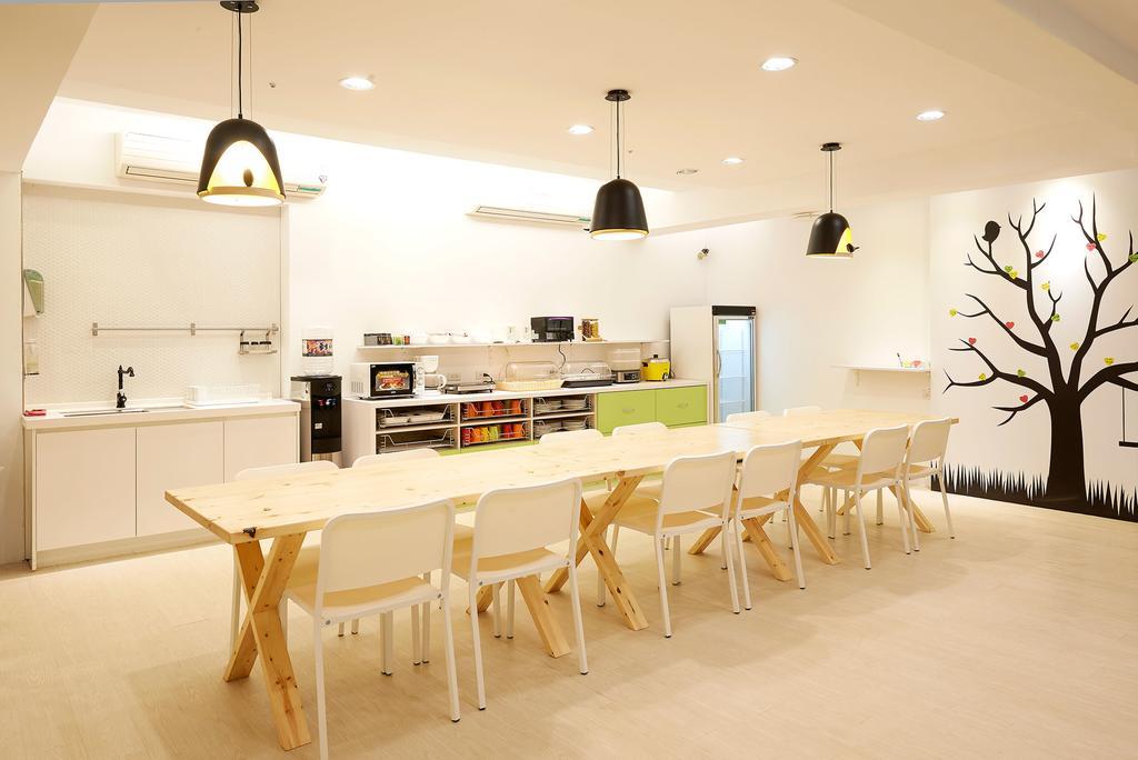 Ease Single Inn Taichung Extérieur photo