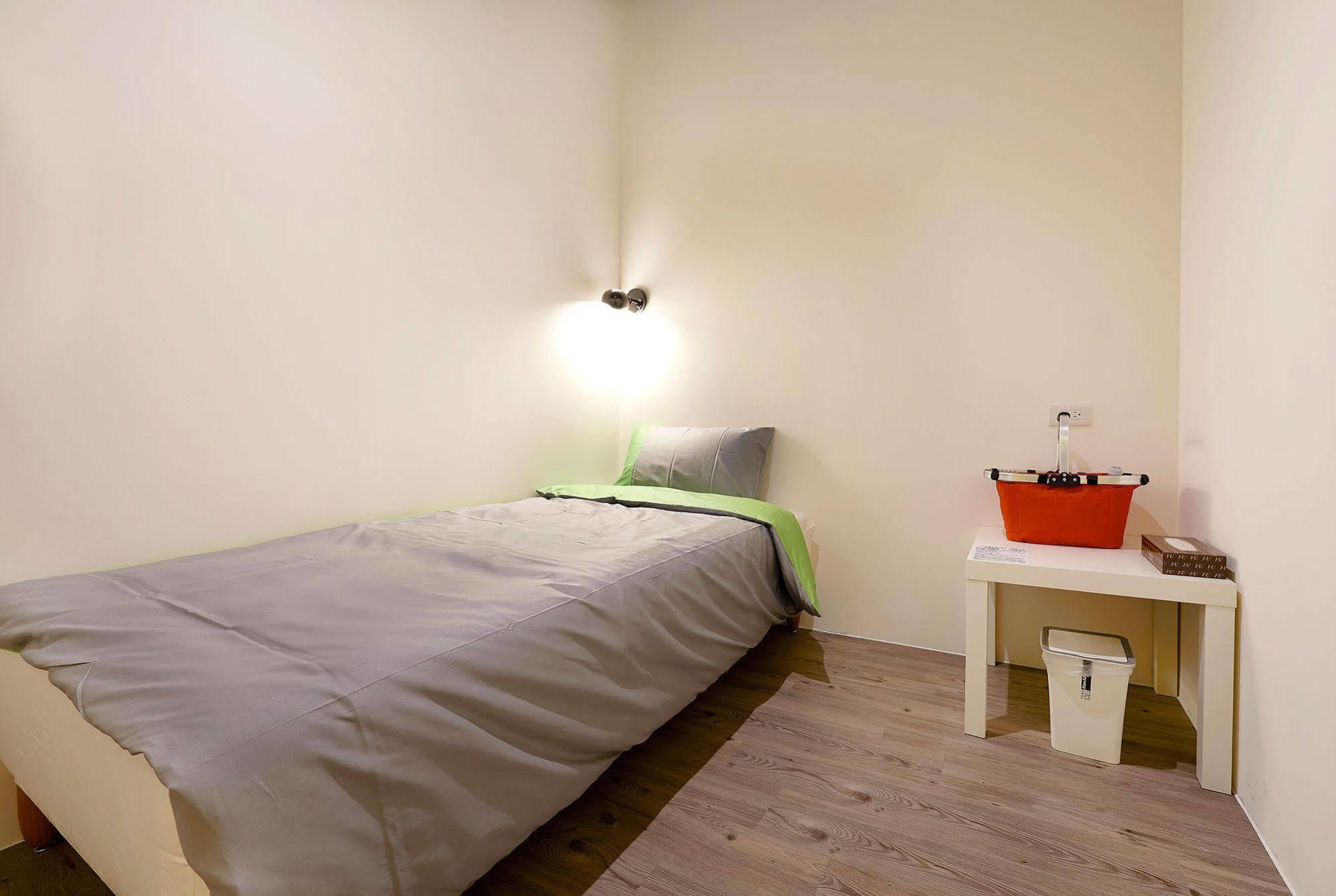 Ease Single Inn Taichung Extérieur photo