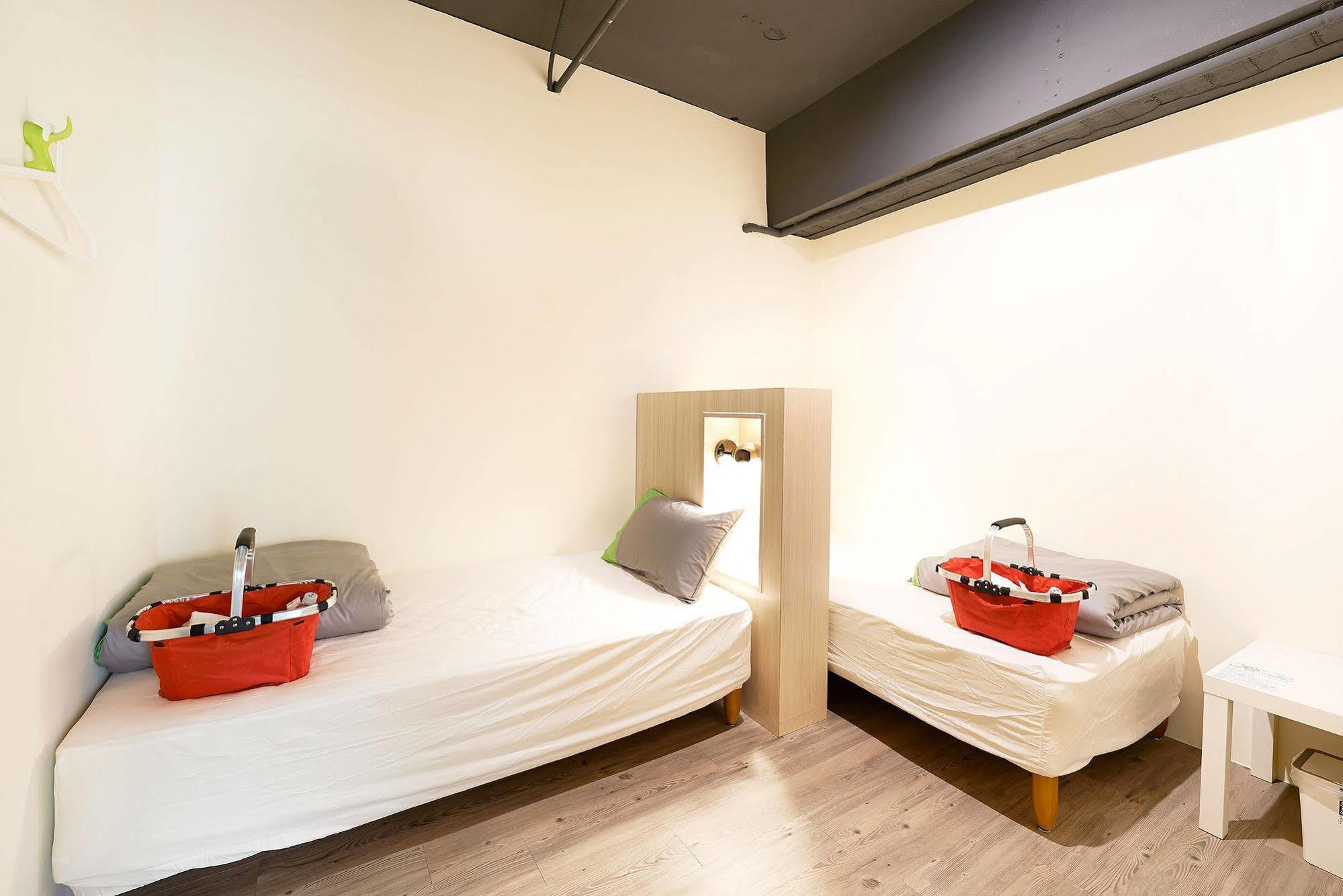 Ease Single Inn Taichung Extérieur photo