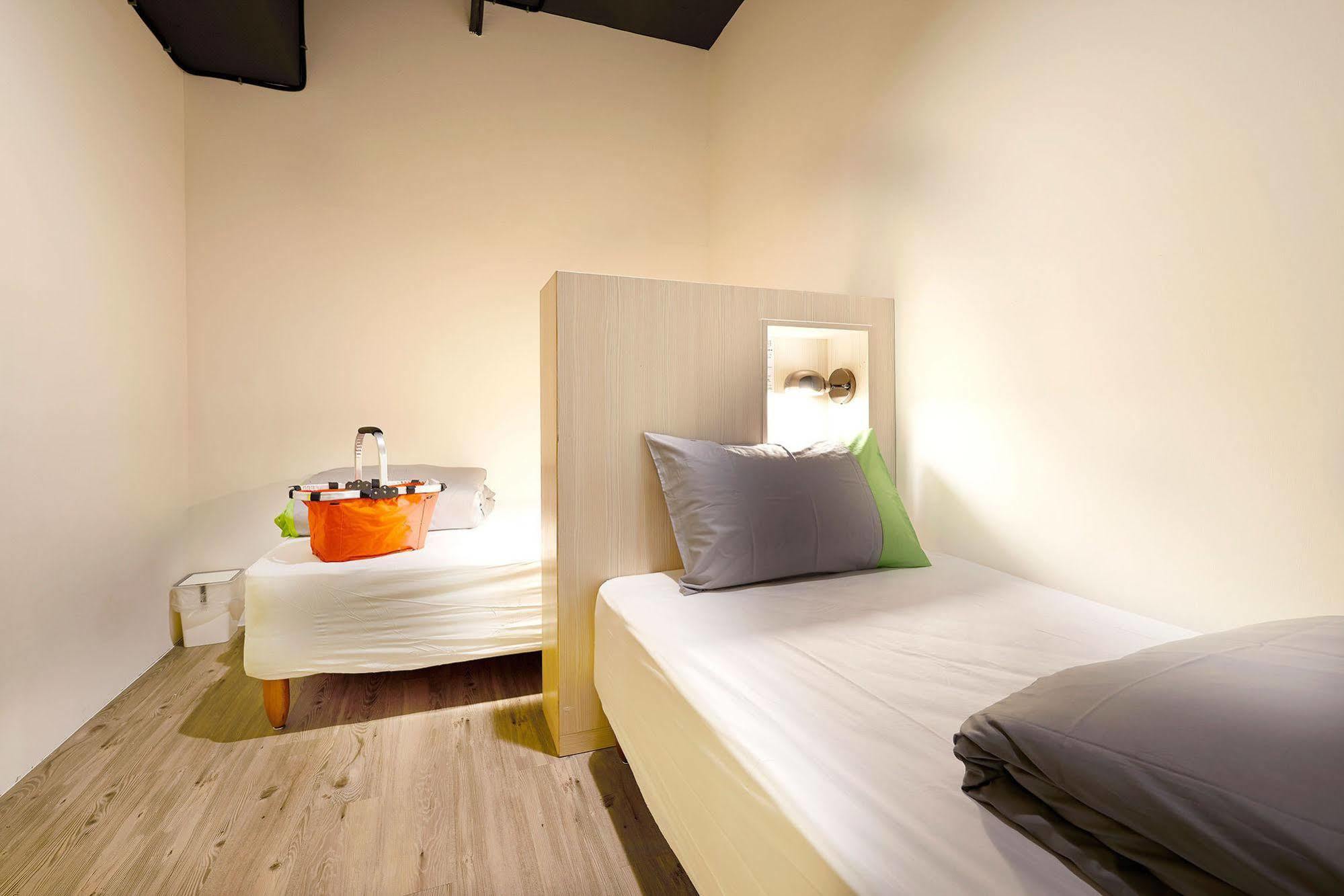 Ease Single Inn Taichung Extérieur photo
