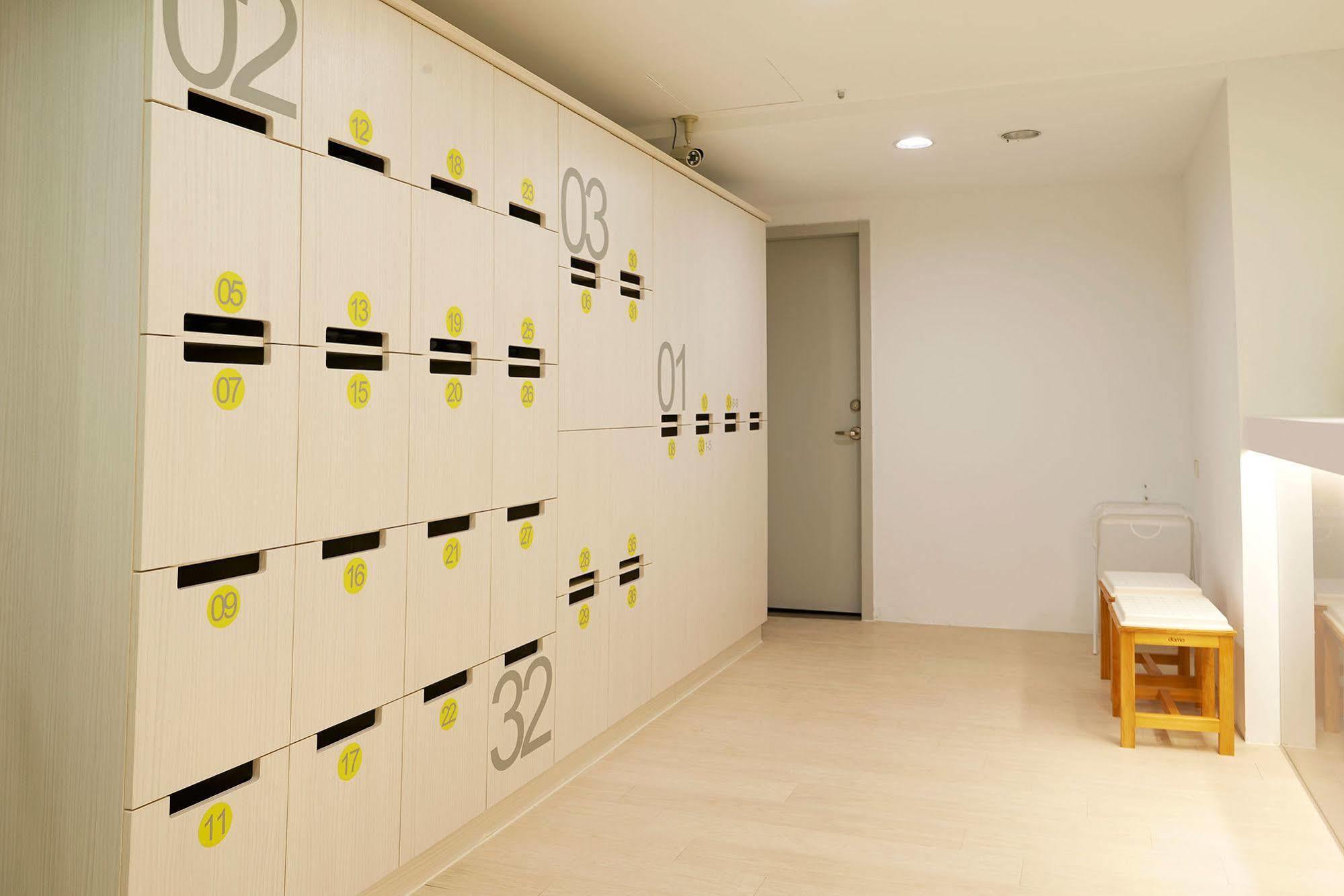 Ease Single Inn Taichung Extérieur photo