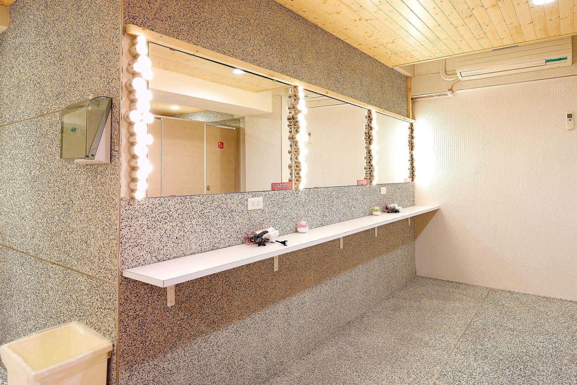 Ease Single Inn Taichung Extérieur photo